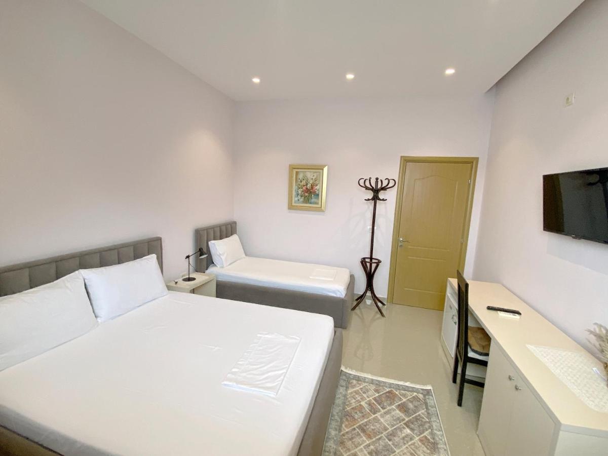 Guesthouse Niko Berat Exterior photo