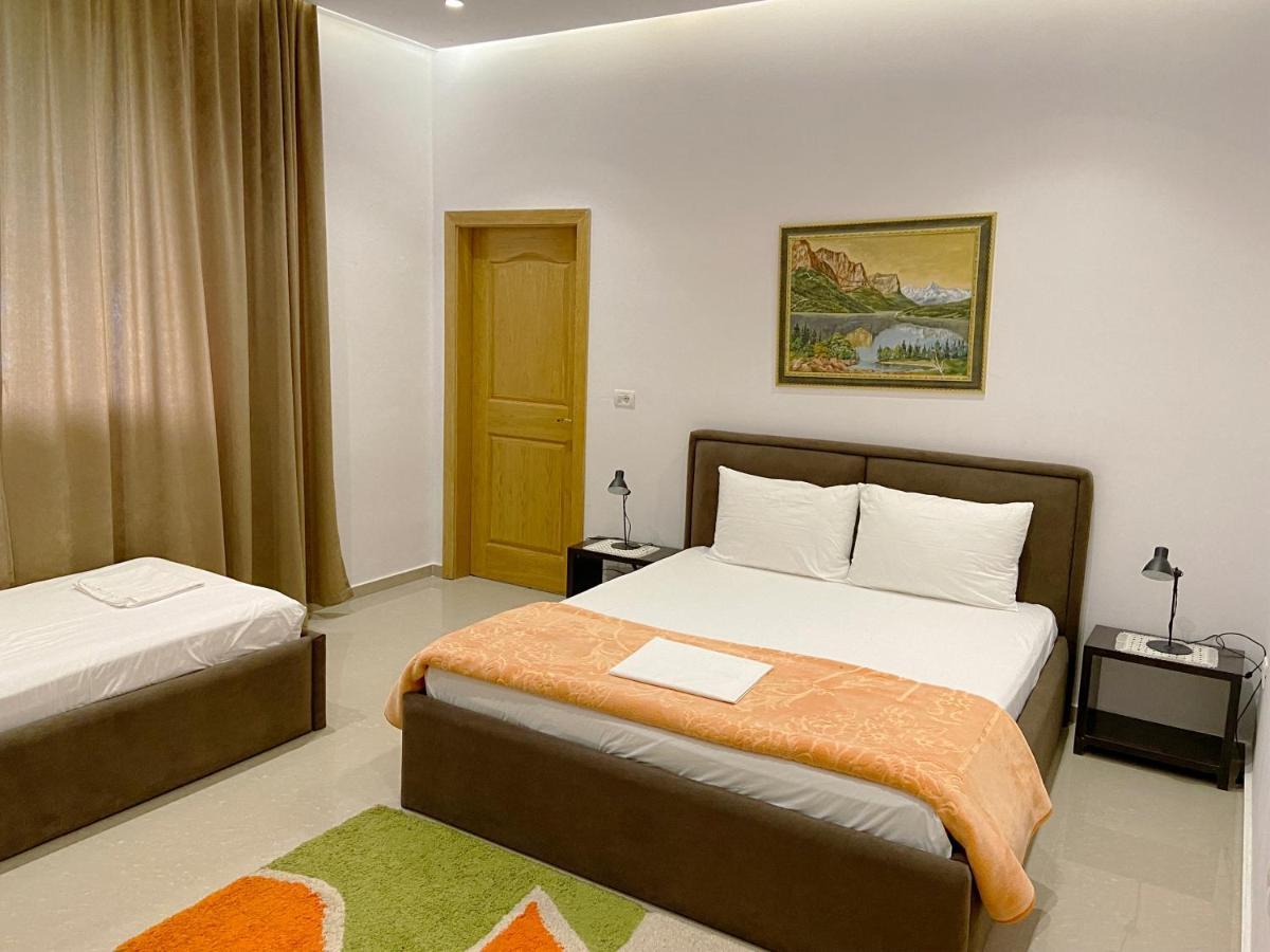 Guesthouse Niko Berat Exterior photo