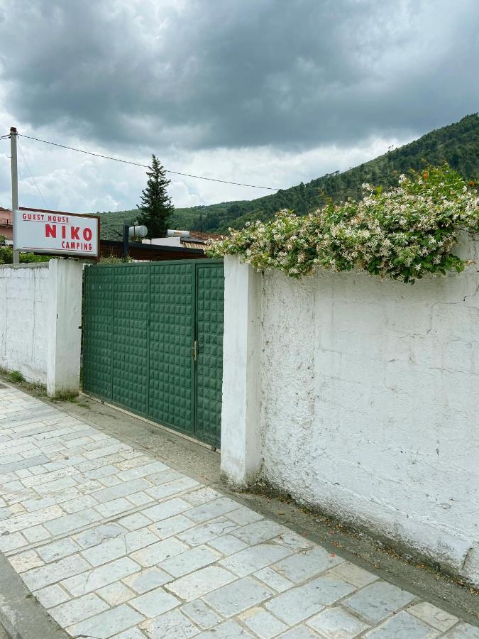 Guesthouse Niko Berat Exterior photo