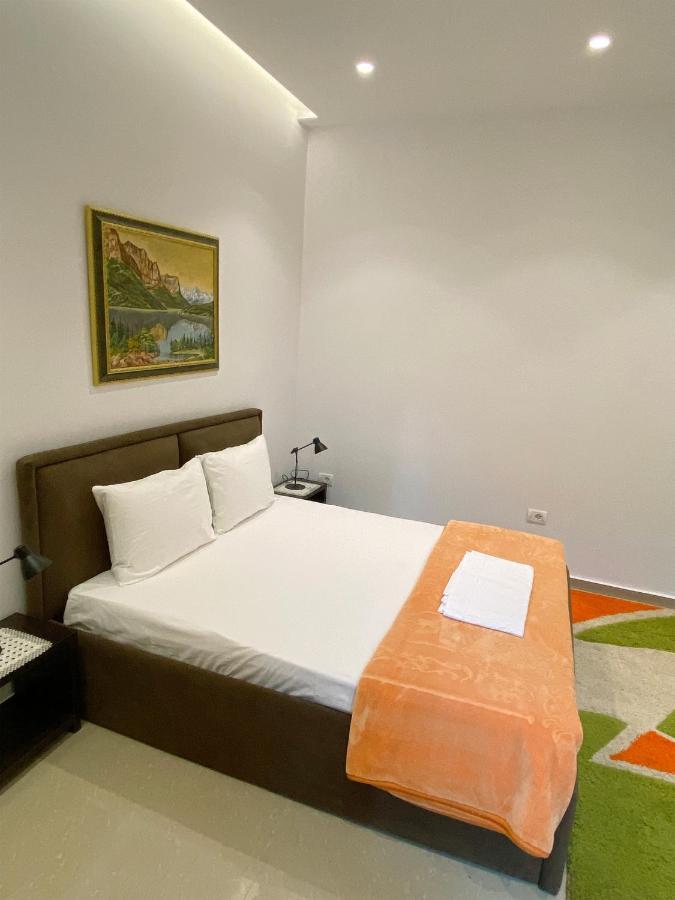 Guesthouse Niko Berat Exterior photo