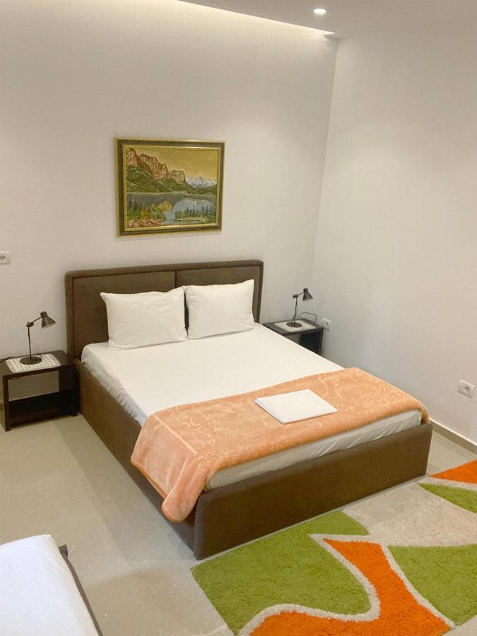 Guesthouse Niko Berat Exterior photo