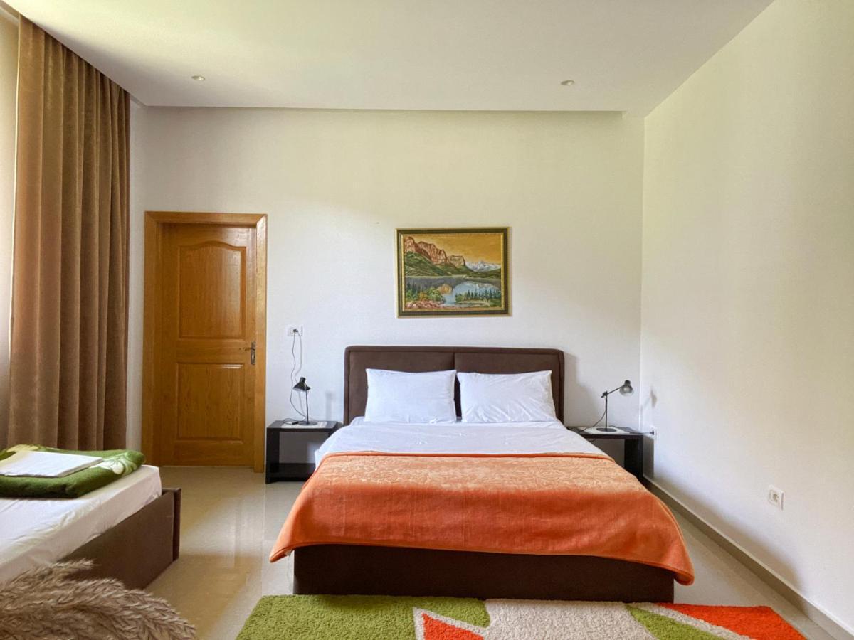 Guesthouse Niko Berat Exterior photo